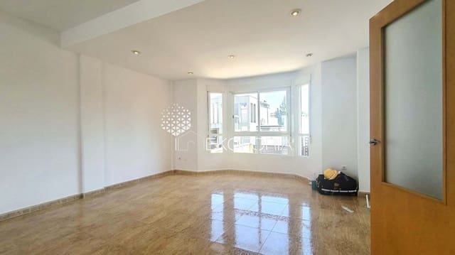 3 bedroom Semi-detached Villa for sale in Beneixida with pool garage - € 375,000 (Ref: 9951030)