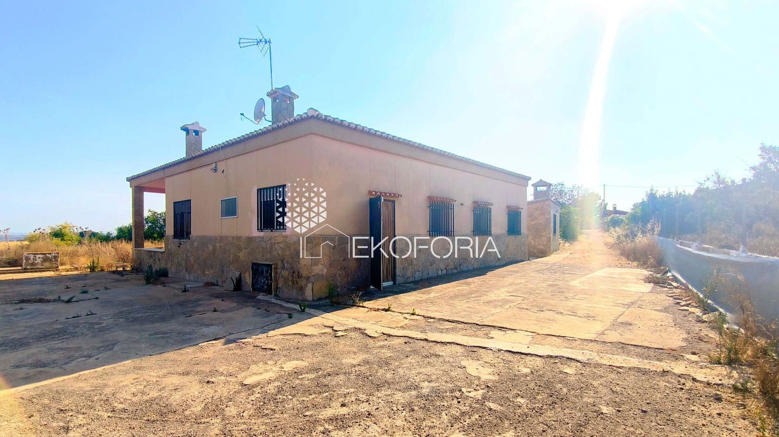 4 slaapkamer Villa te koop in Naquera met zwembad garage - € 295.000 (Ref: 9990215)