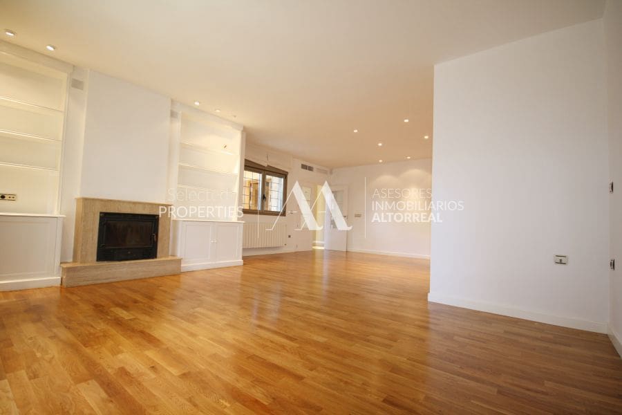 6 Zimmer Villa zu vermieten in Altorreal mit Pool Garage - 1.700 € (Ref: 10086251)