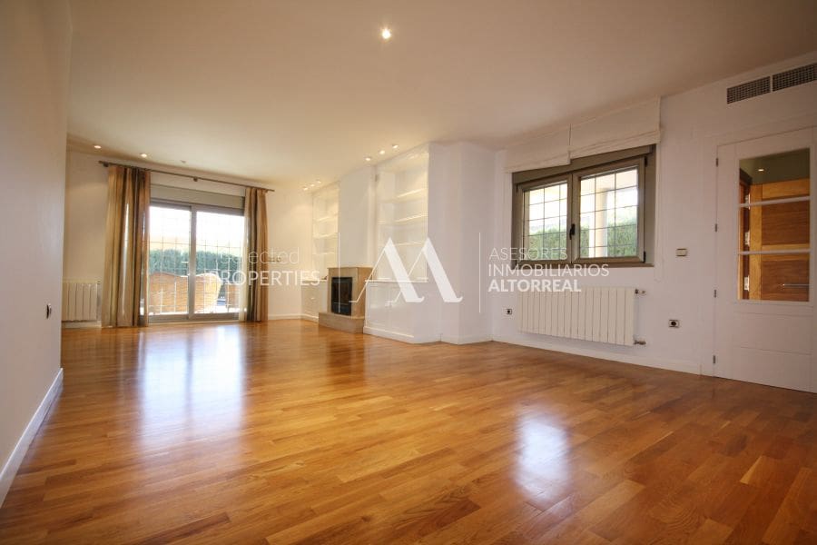 6 Zimmer Villa zu vermieten in Altorreal mit Pool Garage - 1.700 € (Ref: 10086251)