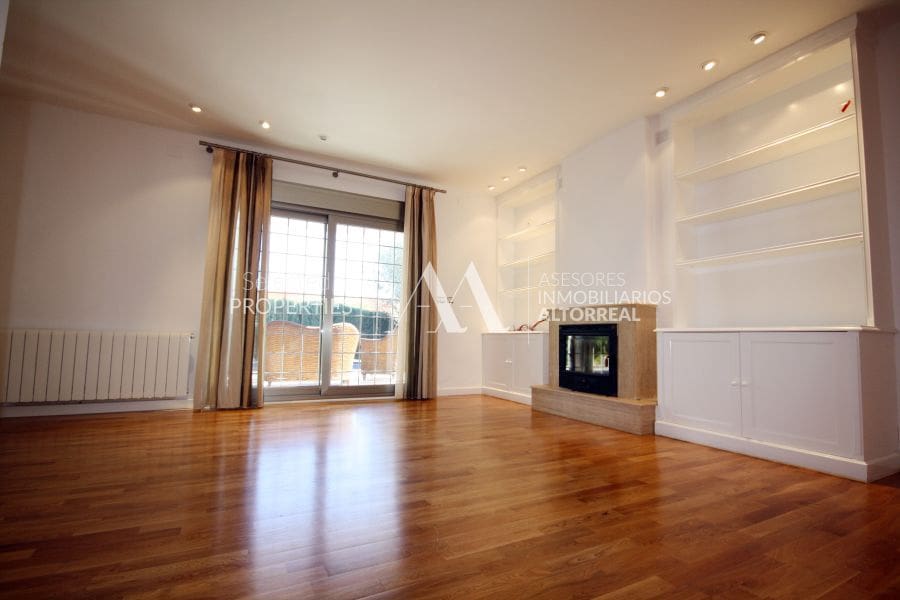 6 Zimmer Villa zu vermieten in Altorreal mit Pool Garage - 1.700 € (Ref: 10086251)