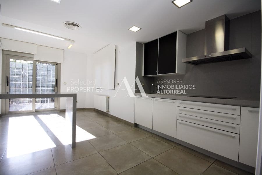 6 Zimmer Villa zu vermieten in Altorreal mit Pool Garage - 1.700 € (Ref: 10086251)