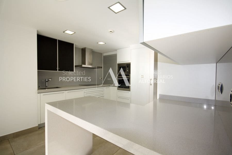 6 Zimmer Villa zu vermieten in Altorreal mit Pool Garage - 1.700 € (Ref: 10086251)