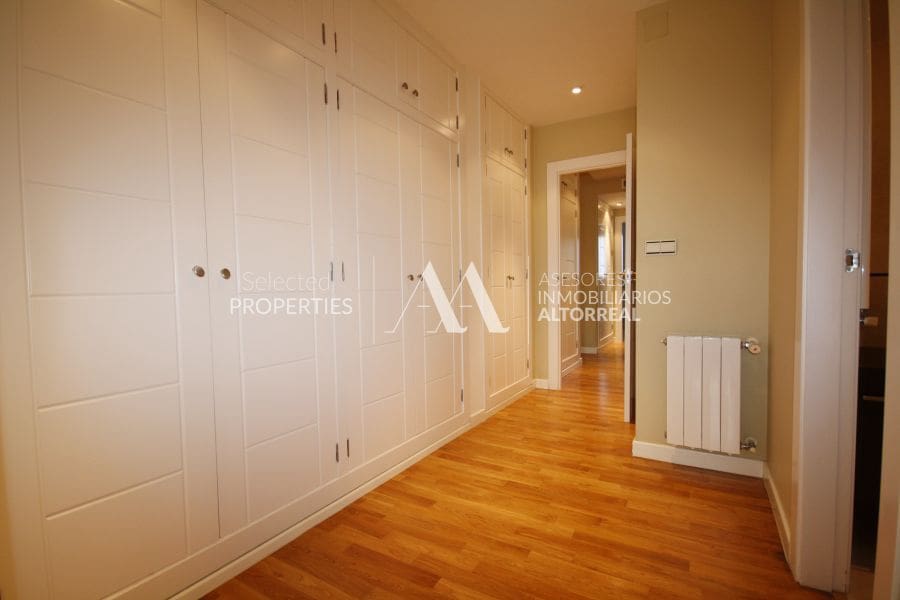 6 Zimmer Villa zu vermieten in Altorreal mit Pool Garage - 1.700 € (Ref: 10086251)