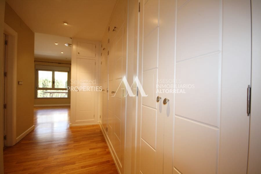 6 Zimmer Villa zu vermieten in Altorreal mit Pool Garage - 1.700 € (Ref: 10086251)