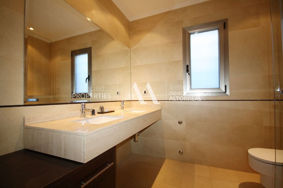 6 Zimmer Villa zu vermieten in Altorreal mit Pool Garage - 1.700 € (Ref: 10086251)