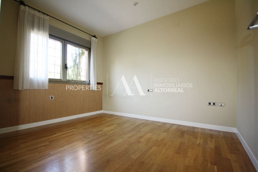 6 Zimmer Villa zu vermieten in Altorreal mit Pool Garage - 1.700 € (Ref: 10086251)