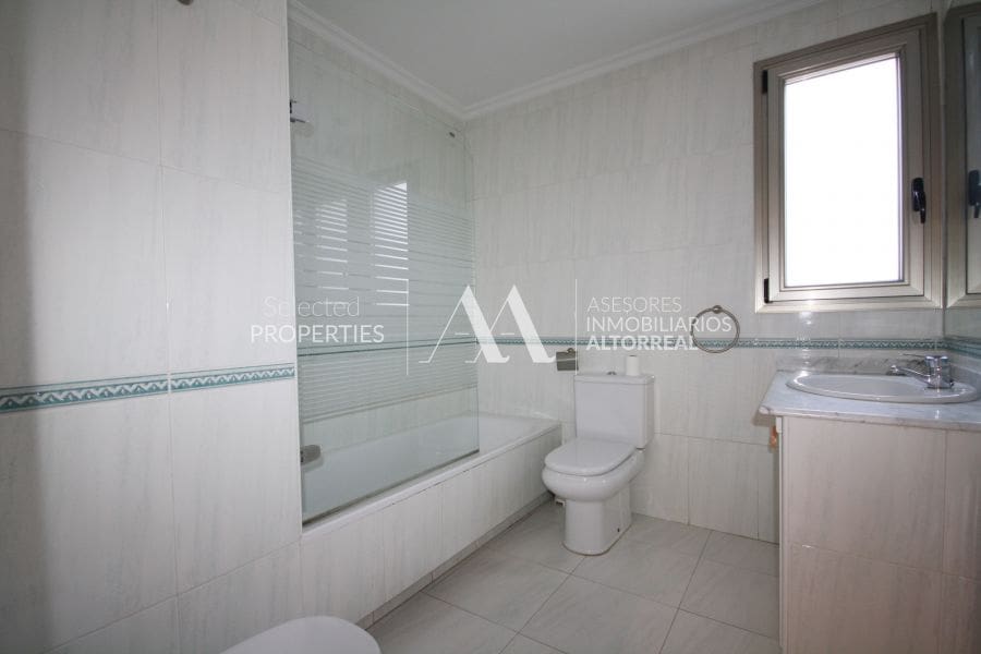 6 Zimmer Villa zu vermieten in Altorreal mit Pool Garage - 1.700 € (Ref: 10086251)