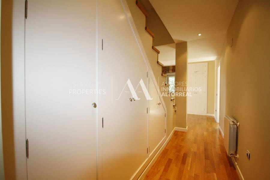 6 Zimmer Villa zu vermieten in Altorreal mit Pool Garage - 1.700 € (Ref: 10086251)