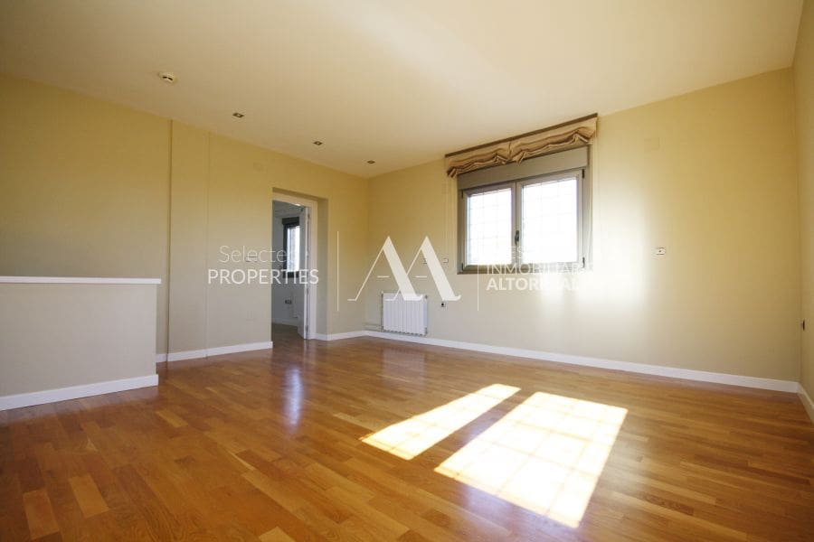 6 Zimmer Villa zu vermieten in Altorreal mit Pool Garage - 1.700 € (Ref: 10086251)