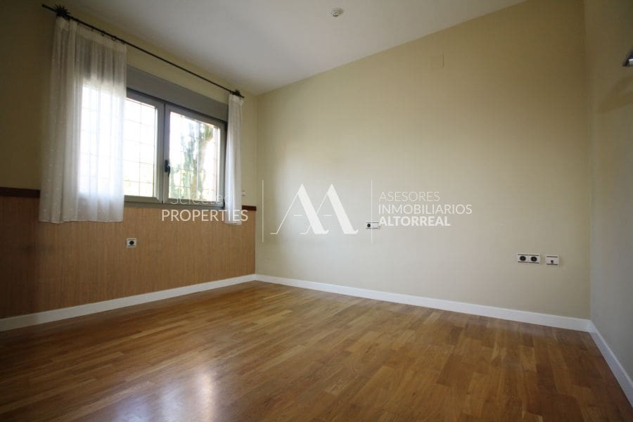 6 Zimmer Villa zu vermieten in Altorreal mit Pool Garage - 1.700 € (Ref: 10086251)