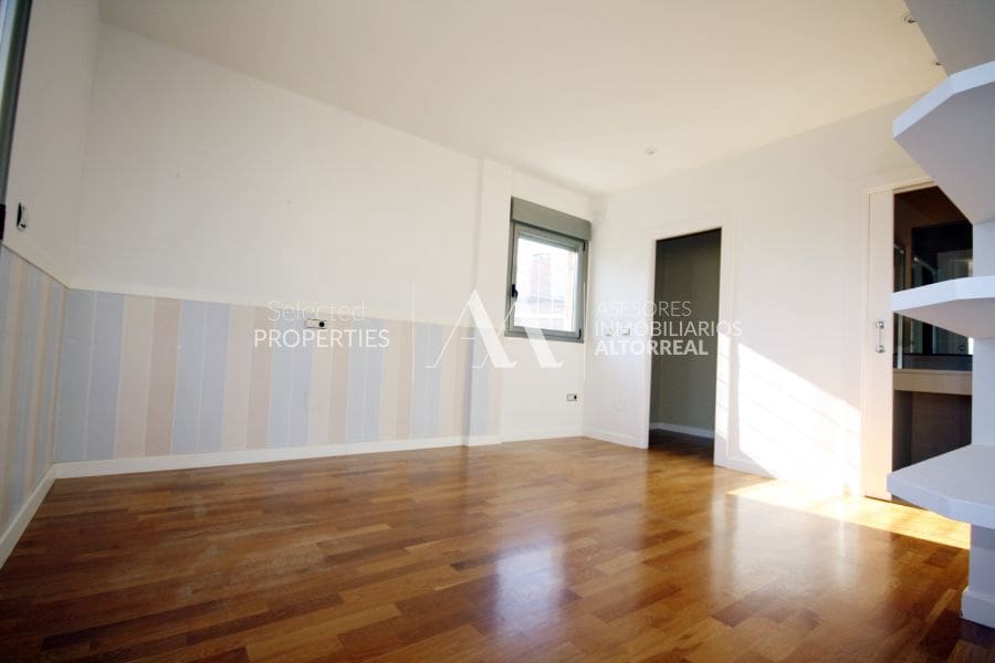 6 Zimmer Villa zu vermieten in Altorreal mit Pool Garage - 1.700 € (Ref: 10086251)