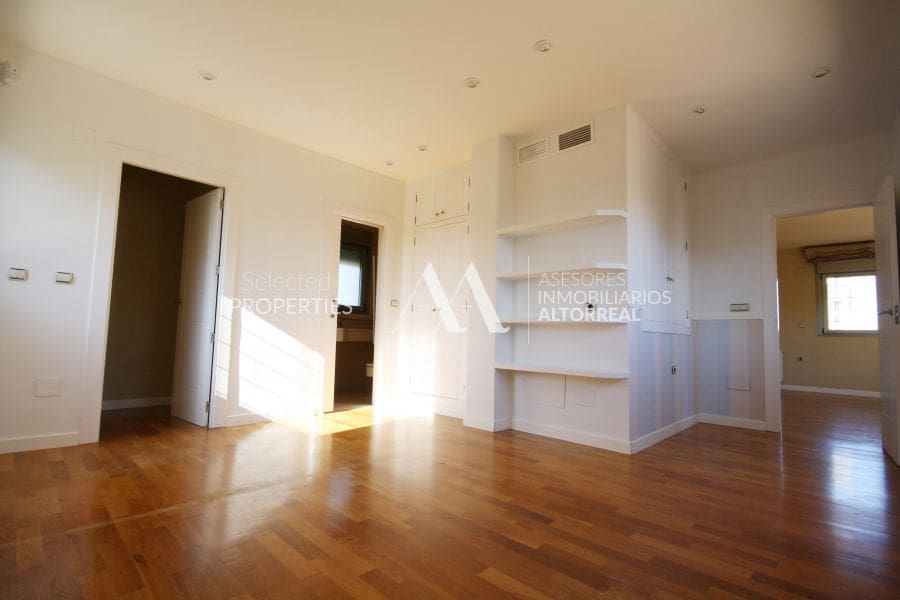 6 Zimmer Villa zu vermieten in Altorreal mit Pool Garage - 1.700 € (Ref: 10086251)