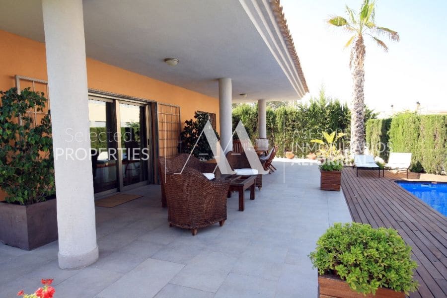 6 Zimmer Villa zu vermieten in Altorreal mit Pool Garage - 1.700 € (Ref: 10086251)