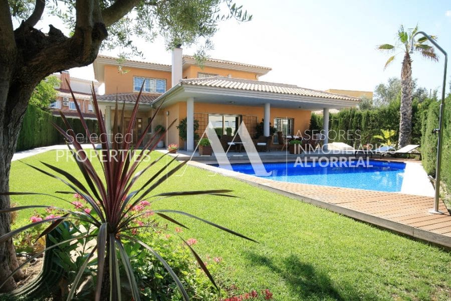 6 Zimmer Villa zu vermieten in Altorreal mit Pool Garage - 1.700 € (Ref: 10086251)