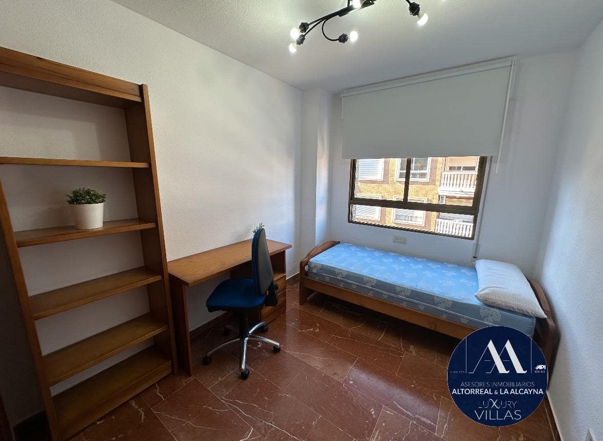 3 bedroom Flat for rent in Murcia city - € 1,000 (Ref: 8715668)
