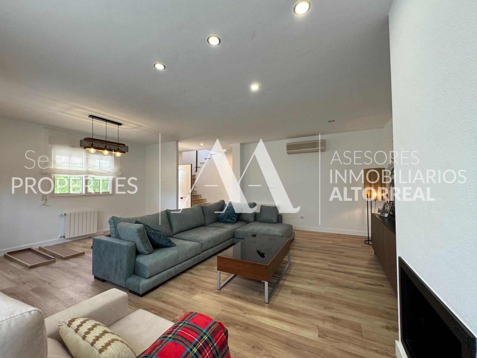 4 makuuhuone Paritalo myytävänä paikassa Altorreal mukana uima-altaan 
autotalli - 357 000 € (Ref: 9057621)