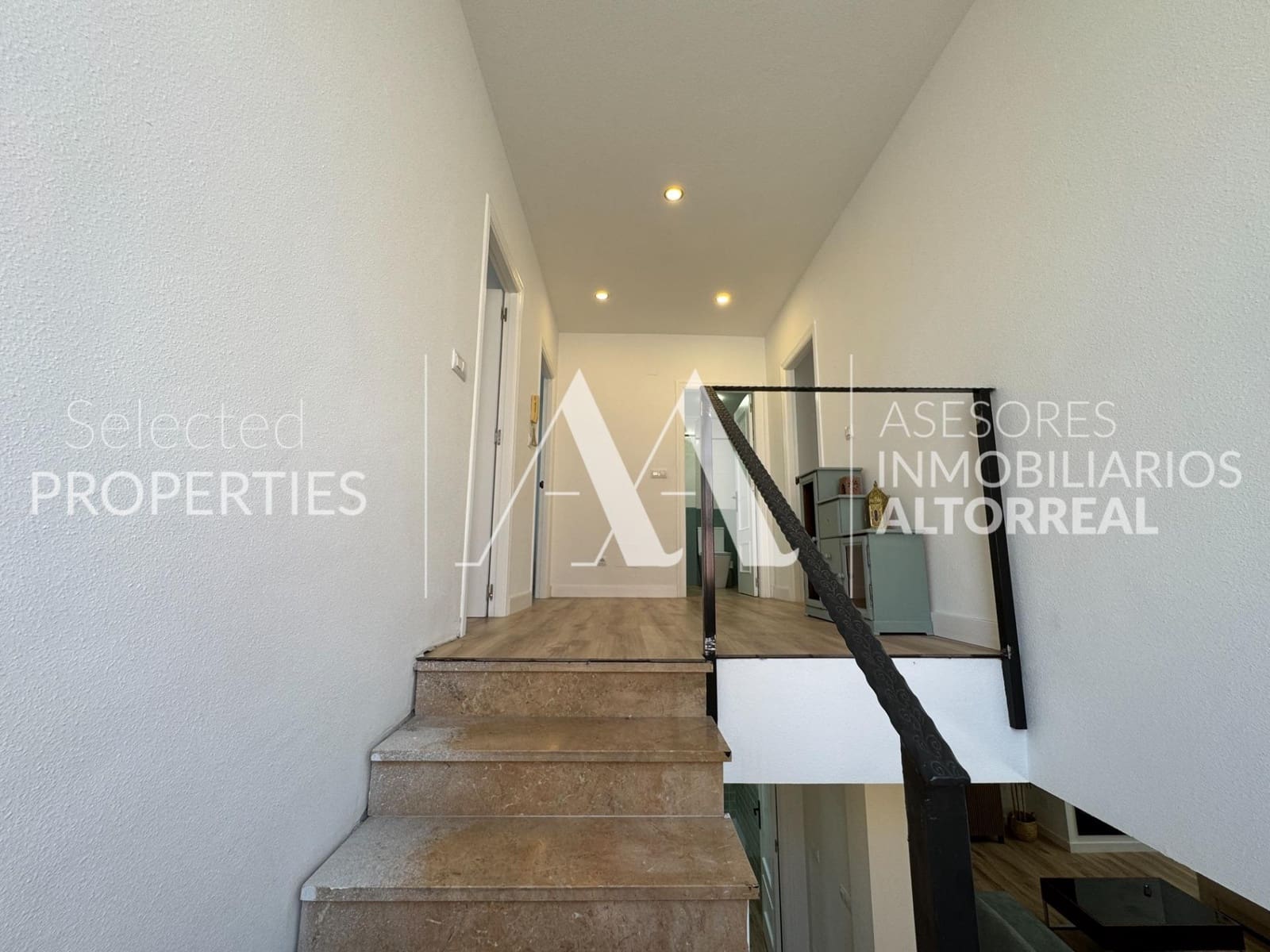 4 makuuhuone Paritalo myytävänä paikassa Altorreal mukana uima-altaan 
autotalli - 357 000 € (Ref: 9057621)