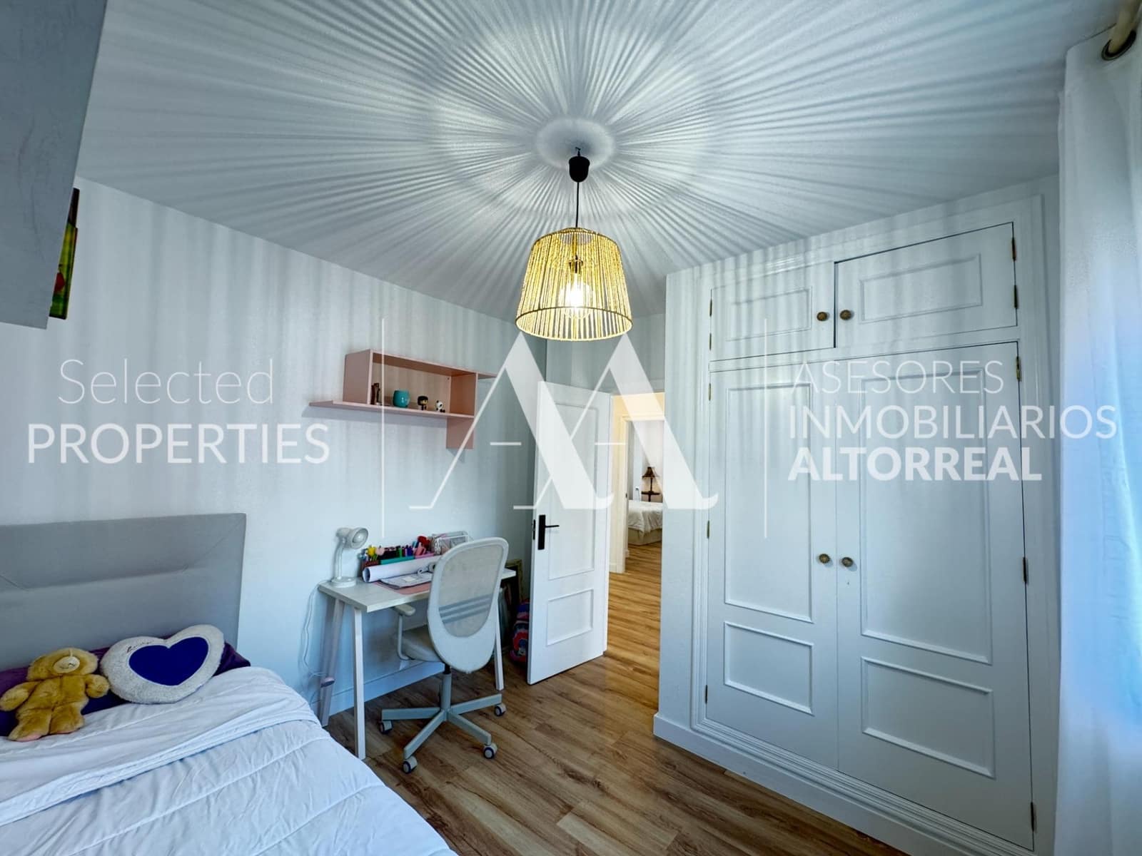 4 makuuhuone Paritalo myytävänä paikassa Altorreal mukana uima-altaan 
autotalli - 357 000 € (Ref: 9057621)