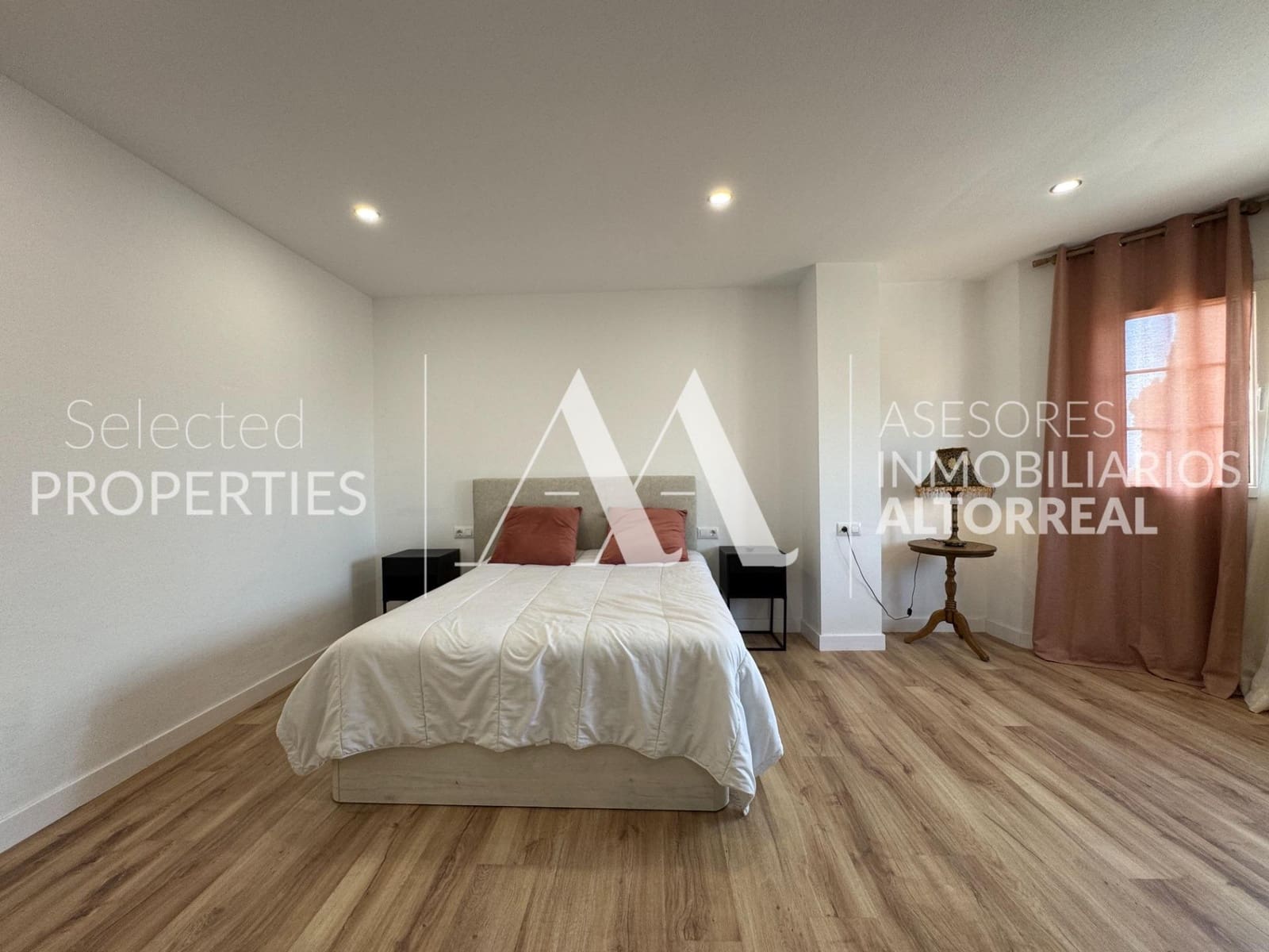 4 bedroom Semi-detached Villa for sale in Altorreal with pool garage - € 357,000 (Ref: 9057621)