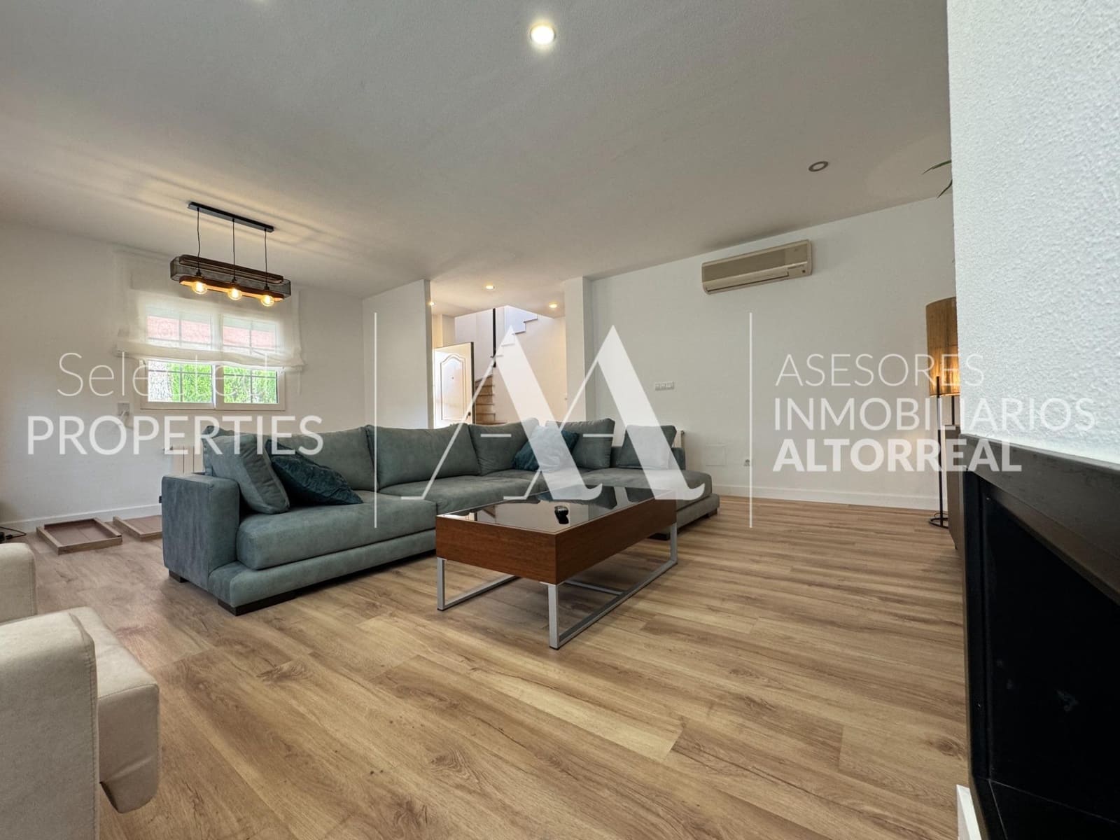 4 bedroom Semi-detached Villa for sale in Altorreal with pool garage - € 357,000 (Ref: 9057621)