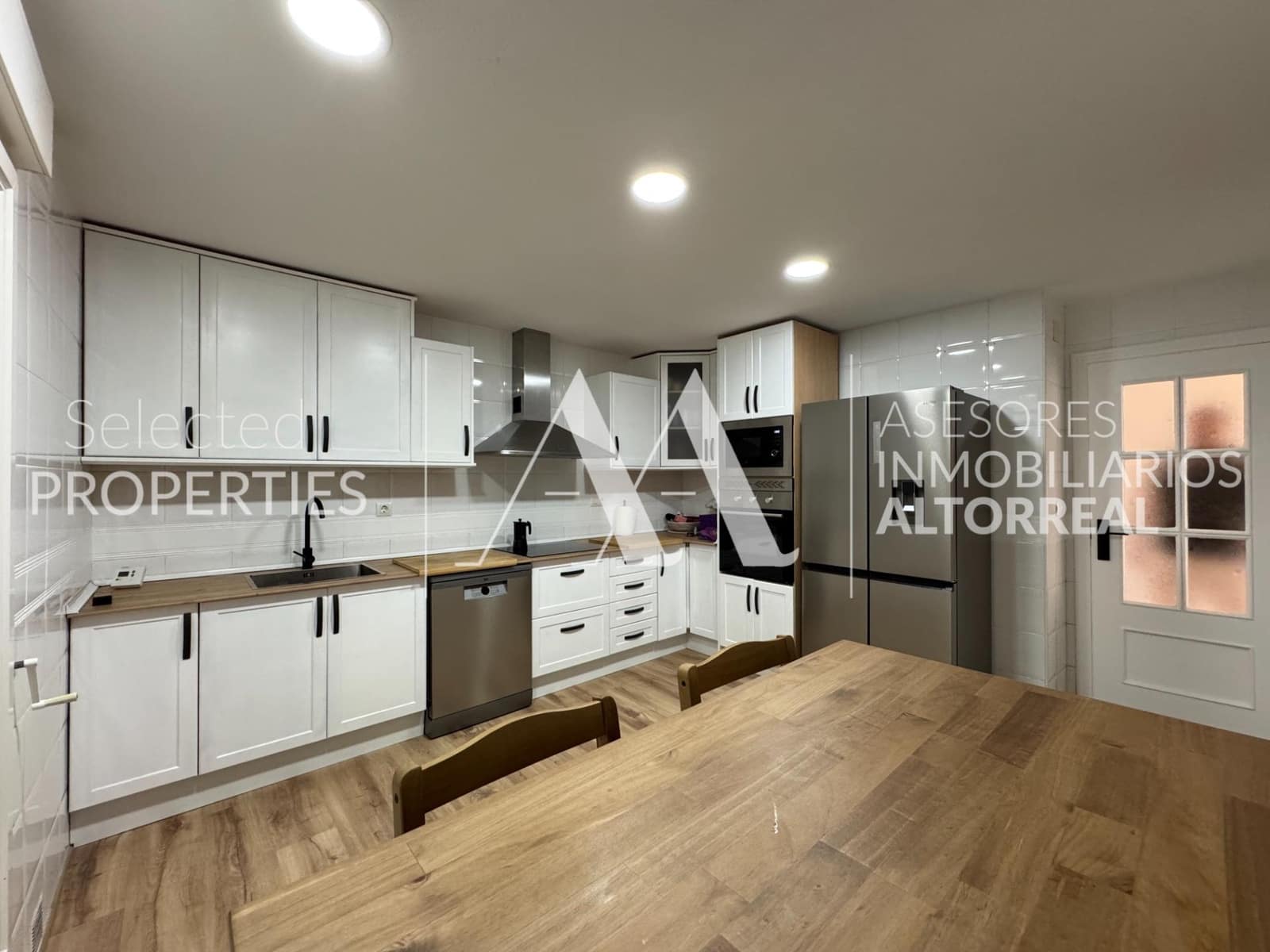 4 bedroom Semi-detached Villa for sale in Altorreal with pool garage - € 357,000 (Ref: 9057621)