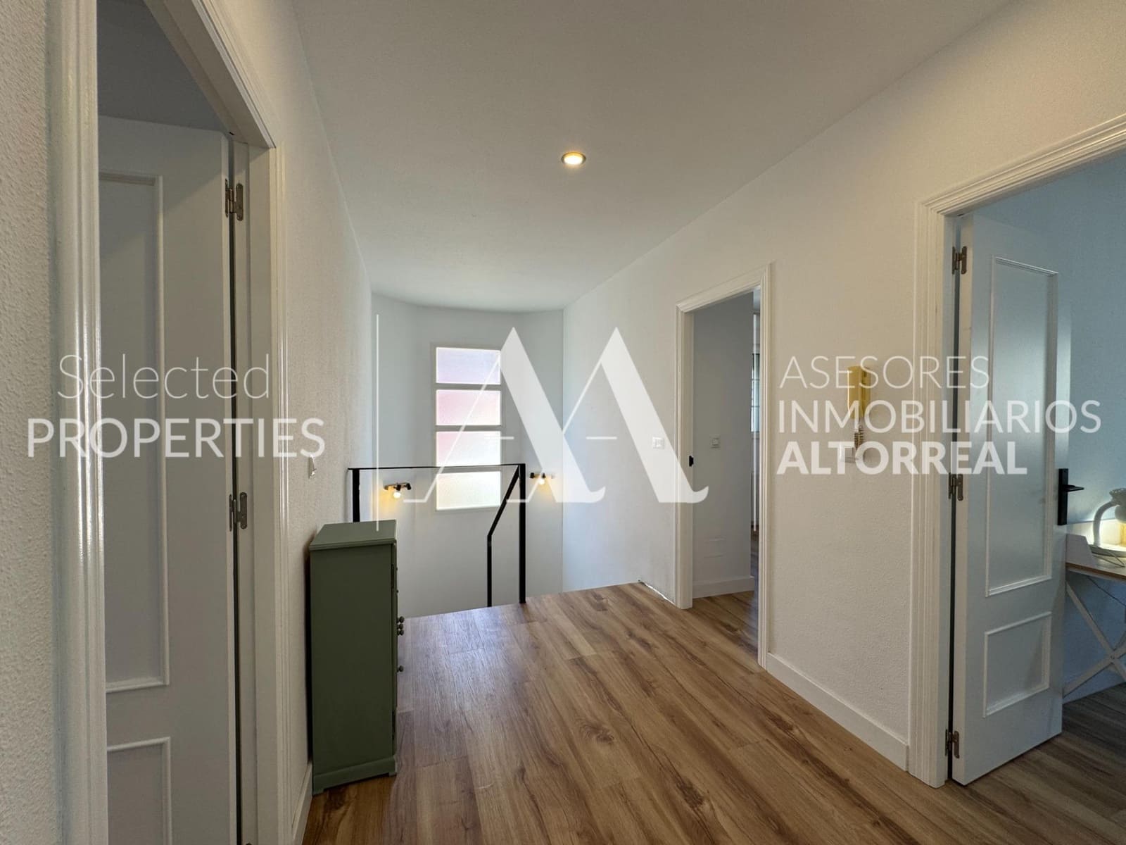 4 bedroom Semi-detached Villa for sale in Altorreal with pool garage - € 357,000 (Ref: 9057621)