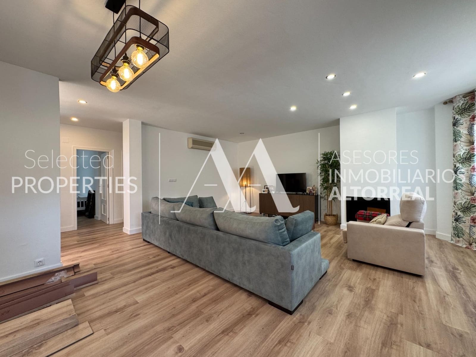 4 bedroom Semi-detached Villa for sale in Altorreal with pool garage - € 357,000 (Ref: 9057621)