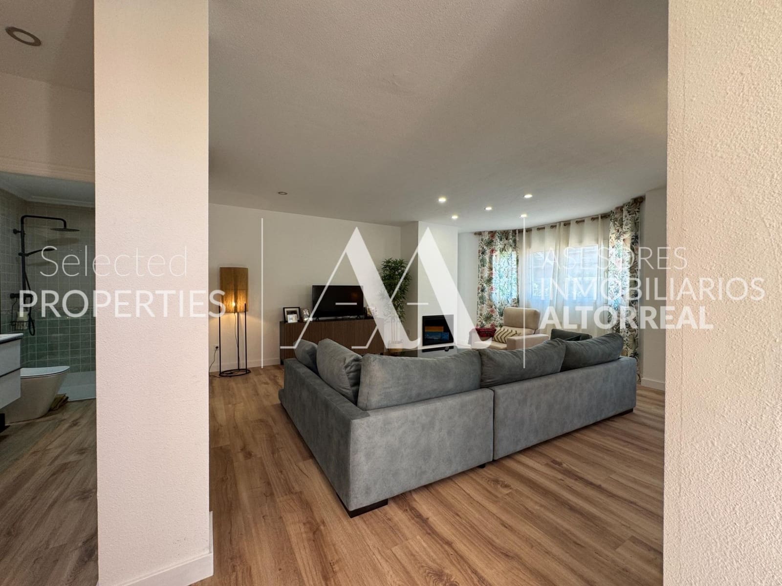 4 bedroom Semi-detached Villa for sale in Altorreal with pool garage - € 357,000 (Ref: 9057621)