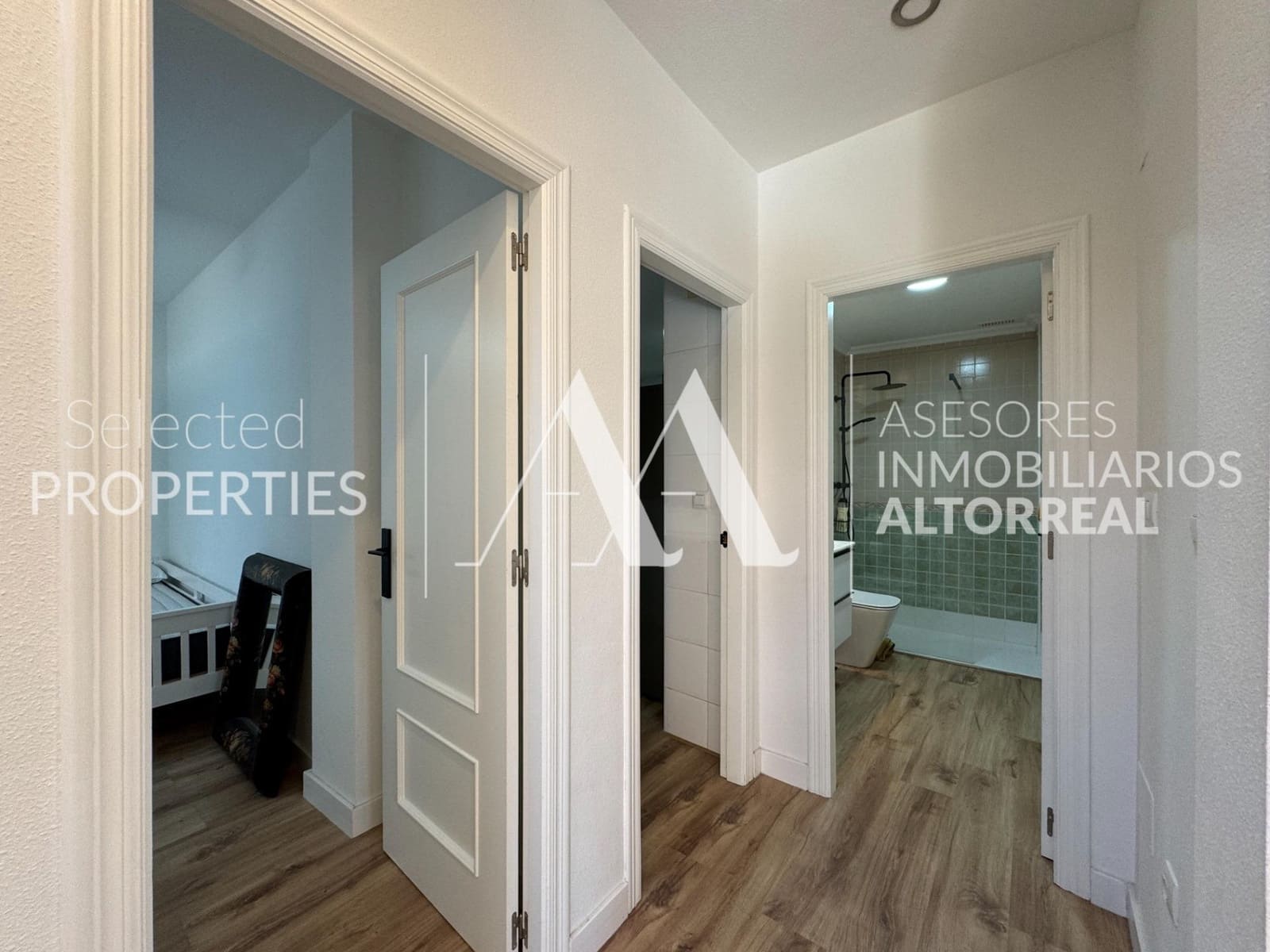 4 bedroom Semi-detached Villa for sale in Altorreal with pool garage - € 357,000 (Ref: 9057621)