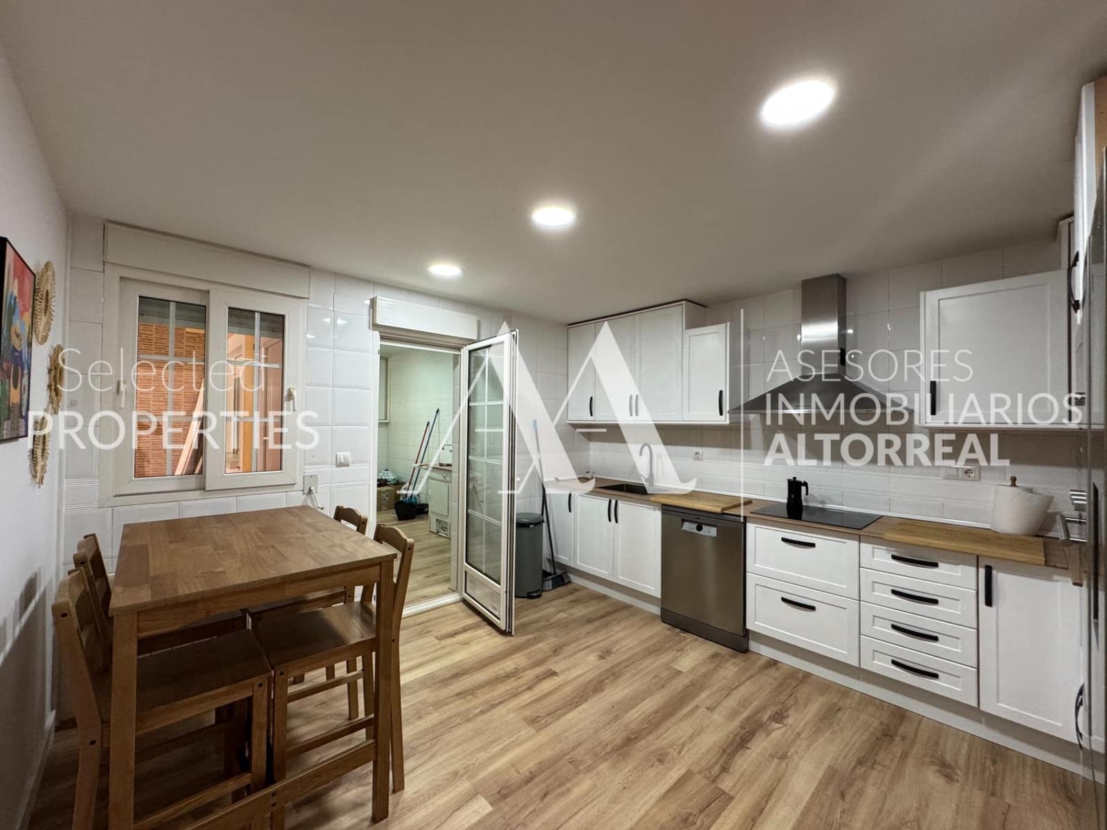 4 bedroom Semi-detached Villa for sale in Altorreal with pool garage - € 357,000 (Ref: 9057621)