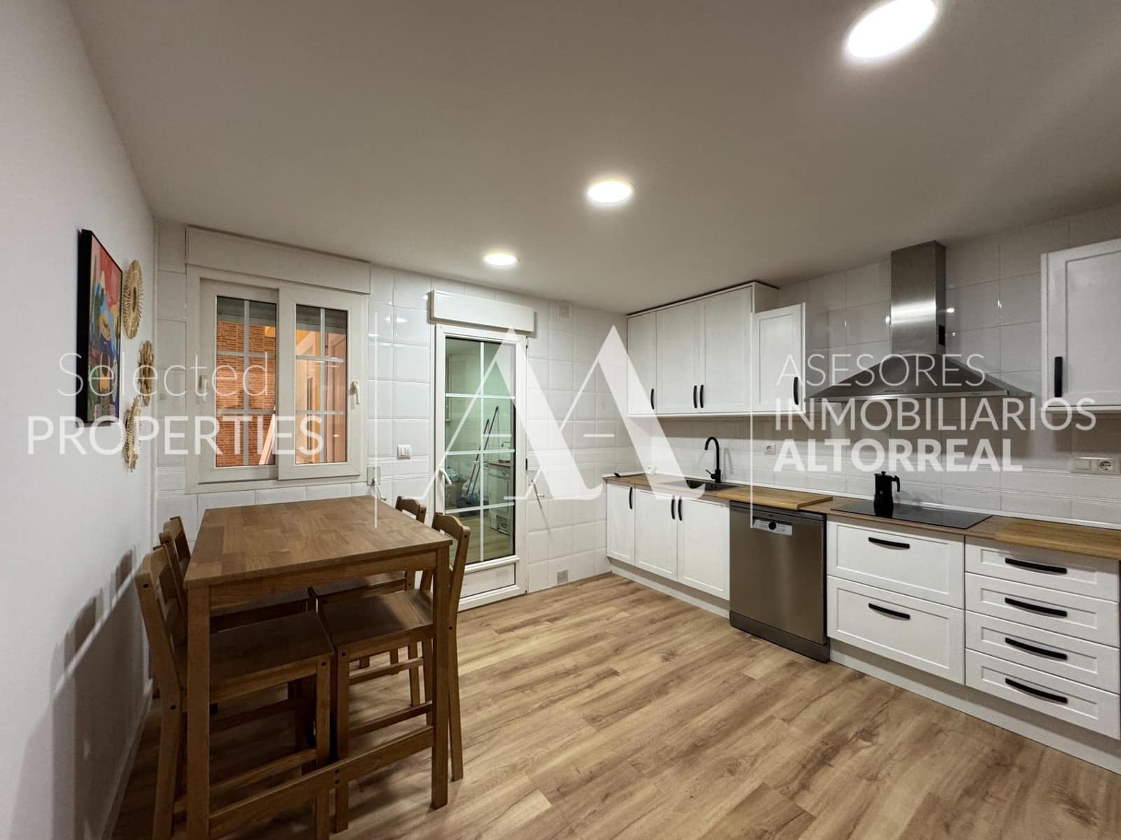 4 bedroom Semi-detached Villa for sale in Altorreal with pool garage - € 357,000 (Ref: 9057621)