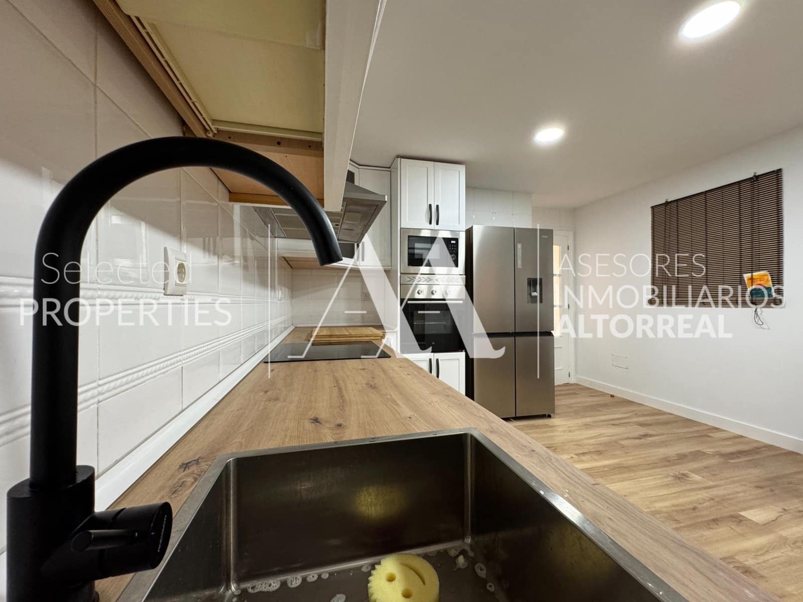 4 bedroom Semi-detached Villa for sale in Altorreal with pool garage - € 357,000 (Ref: 9057621)