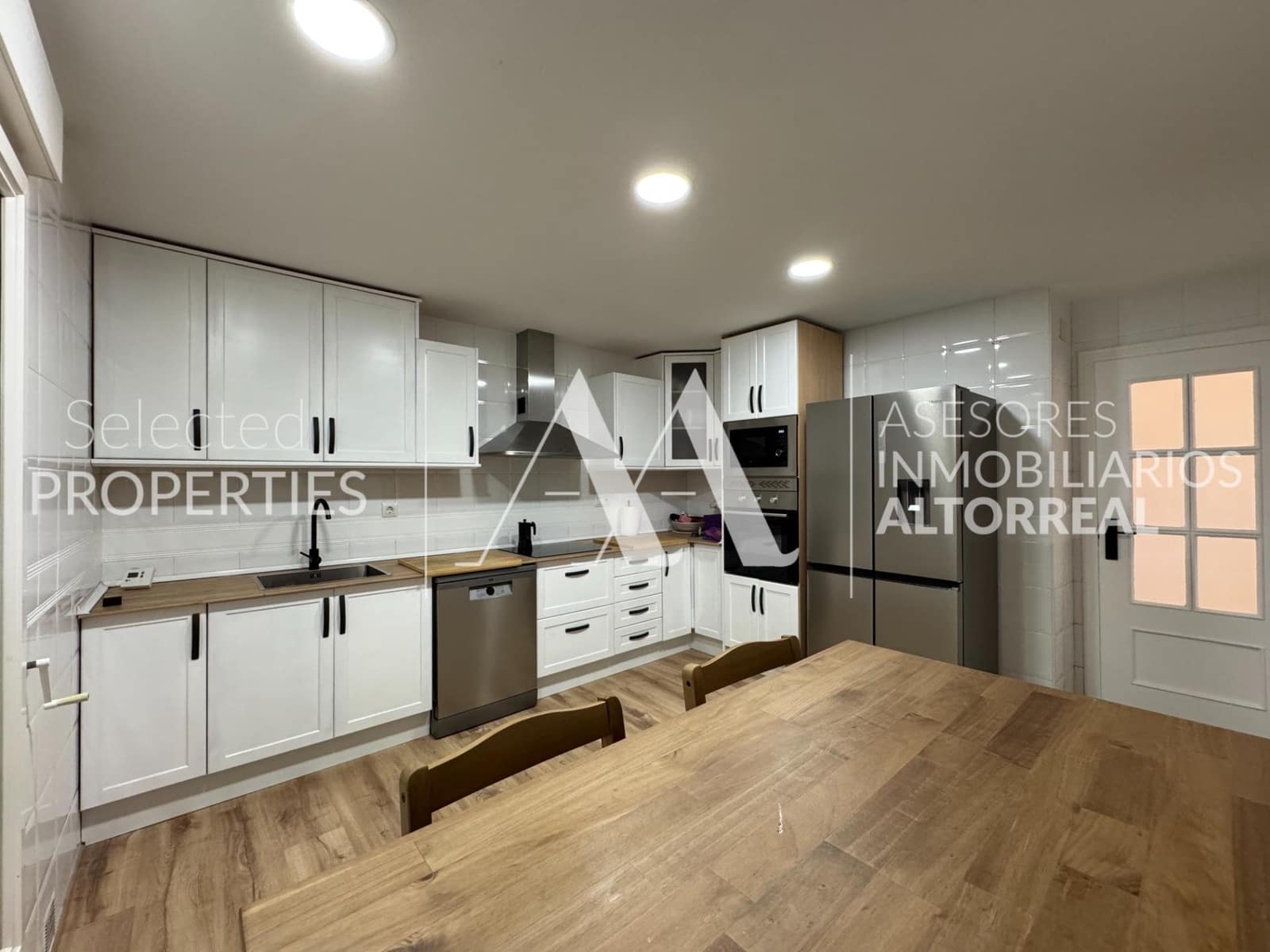 4 bedroom Semi-detached Villa for sale in Altorreal with pool garage - € 357,000 (Ref: 9057621)