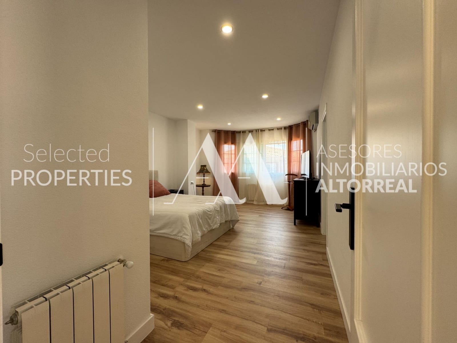 4 bedroom Semi-detached Villa for sale in Altorreal with pool garage - € 357,000 (Ref: 9057621)