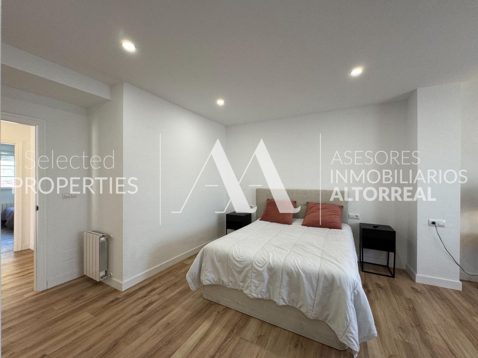 4 bedroom Semi-detached Villa for sale in Altorreal with pool garage - € 357,000 (Ref: 9057621)