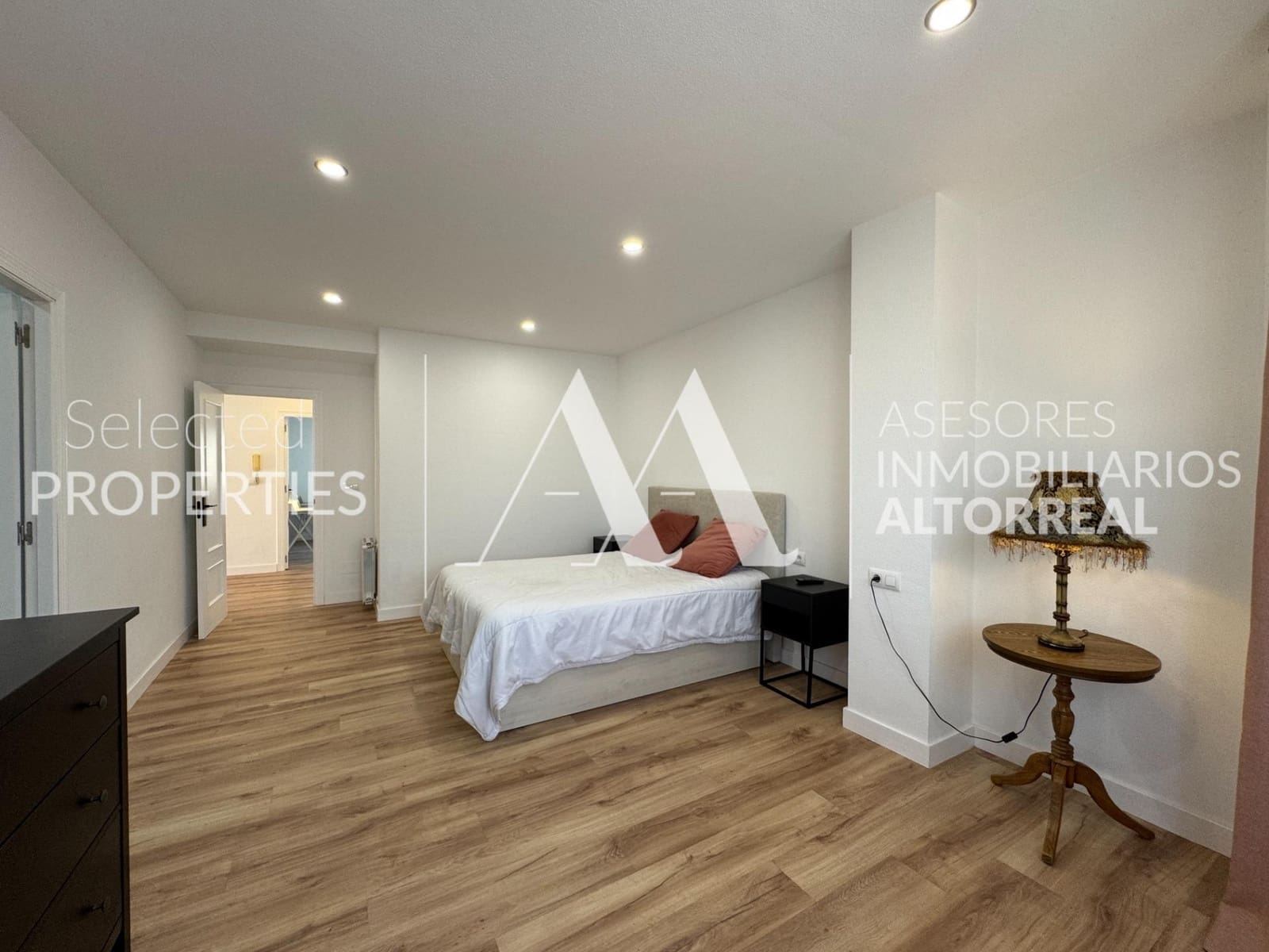 4 bedroom Semi-detached Villa for sale in Altorreal with pool garage - € 357,000 (Ref: 9057621)