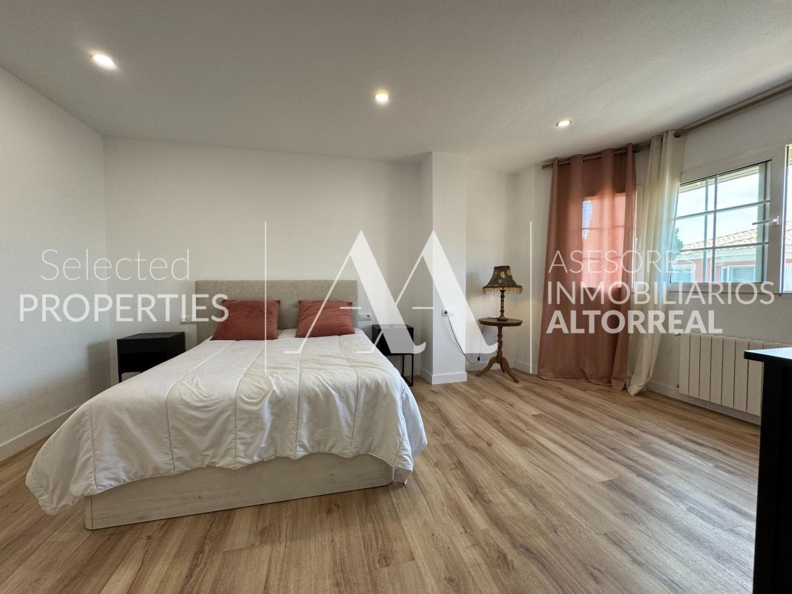 4 bedroom Semi-detached Villa for sale in Altorreal with pool garage - € 357,000 (Ref: 9057621)