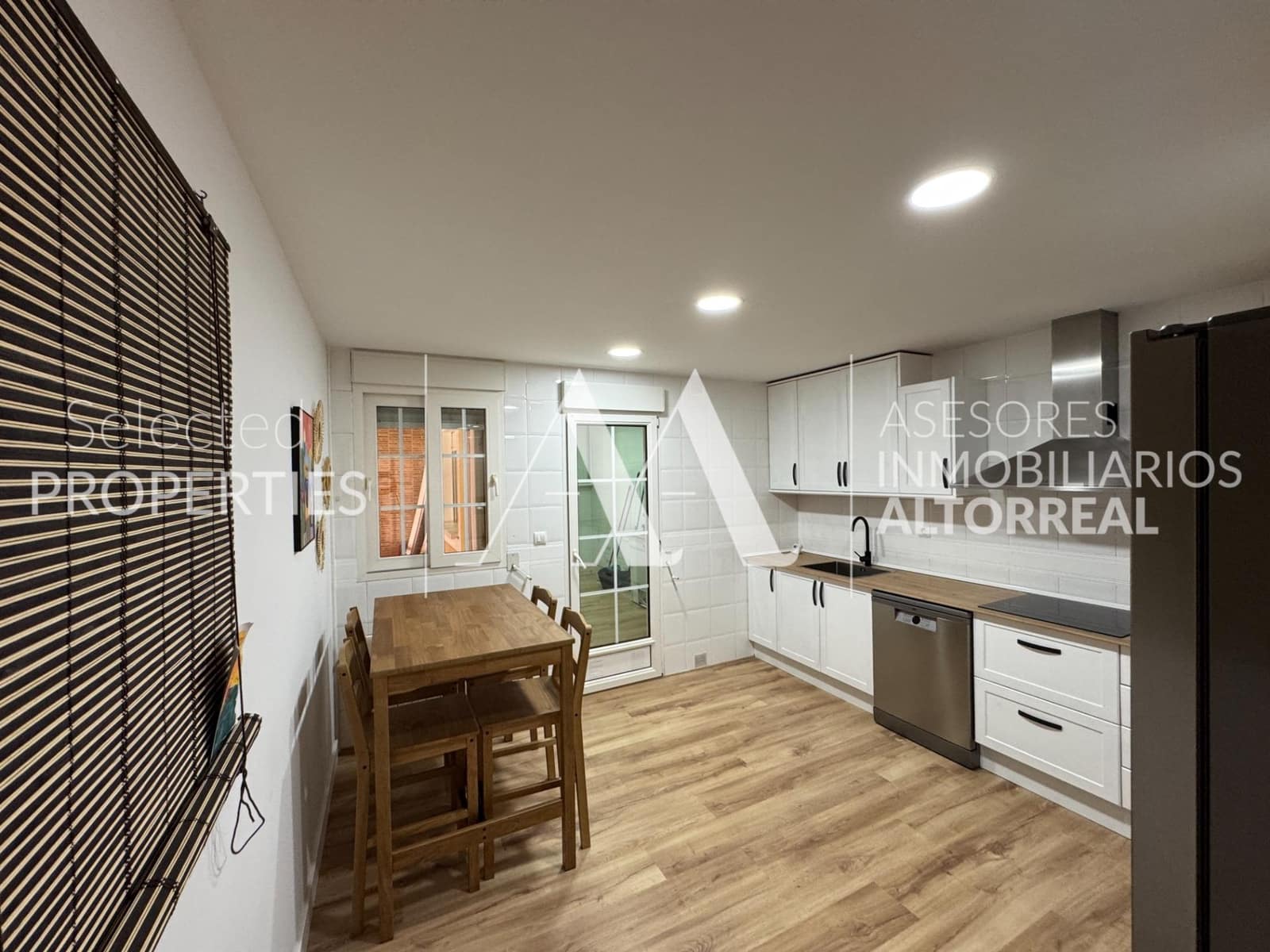 4 bedroom Semi-detached Villa for sale in Altorreal with pool garage - € 357,000 (Ref: 9057621)