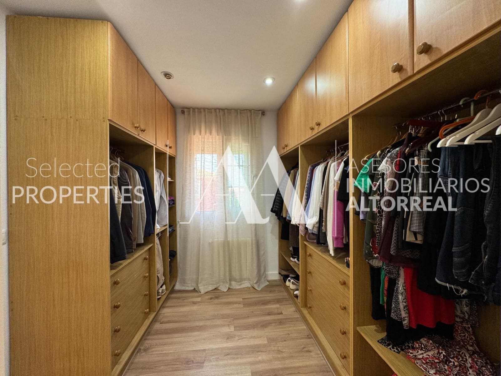 4 bedroom Semi-detached Villa for sale in Altorreal with pool garage - € 357,000 (Ref: 9057621)