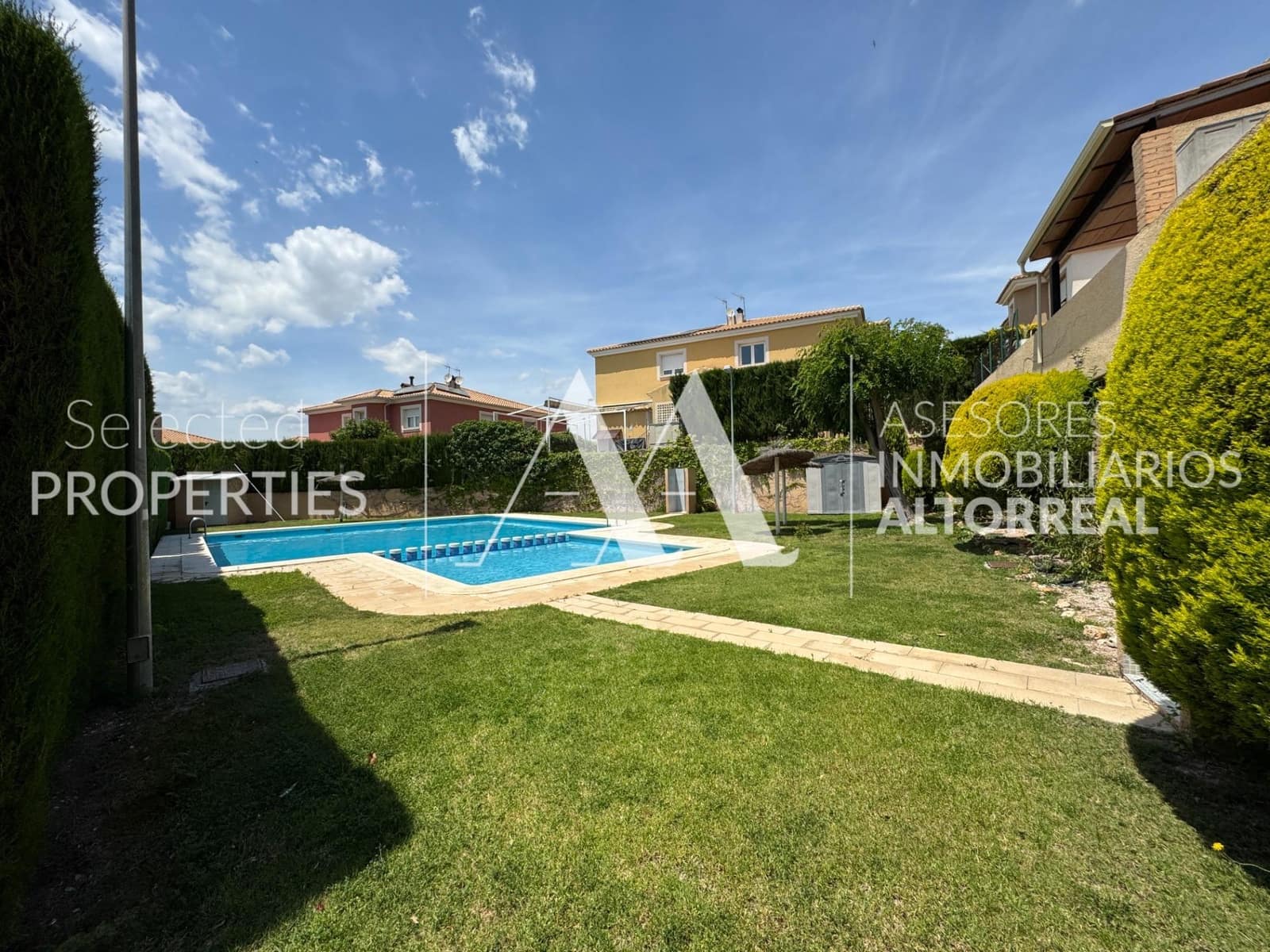 4 bedroom Semi-detached Villa for sale in Altorreal with pool garage - € 357,000 (Ref: 9057621)