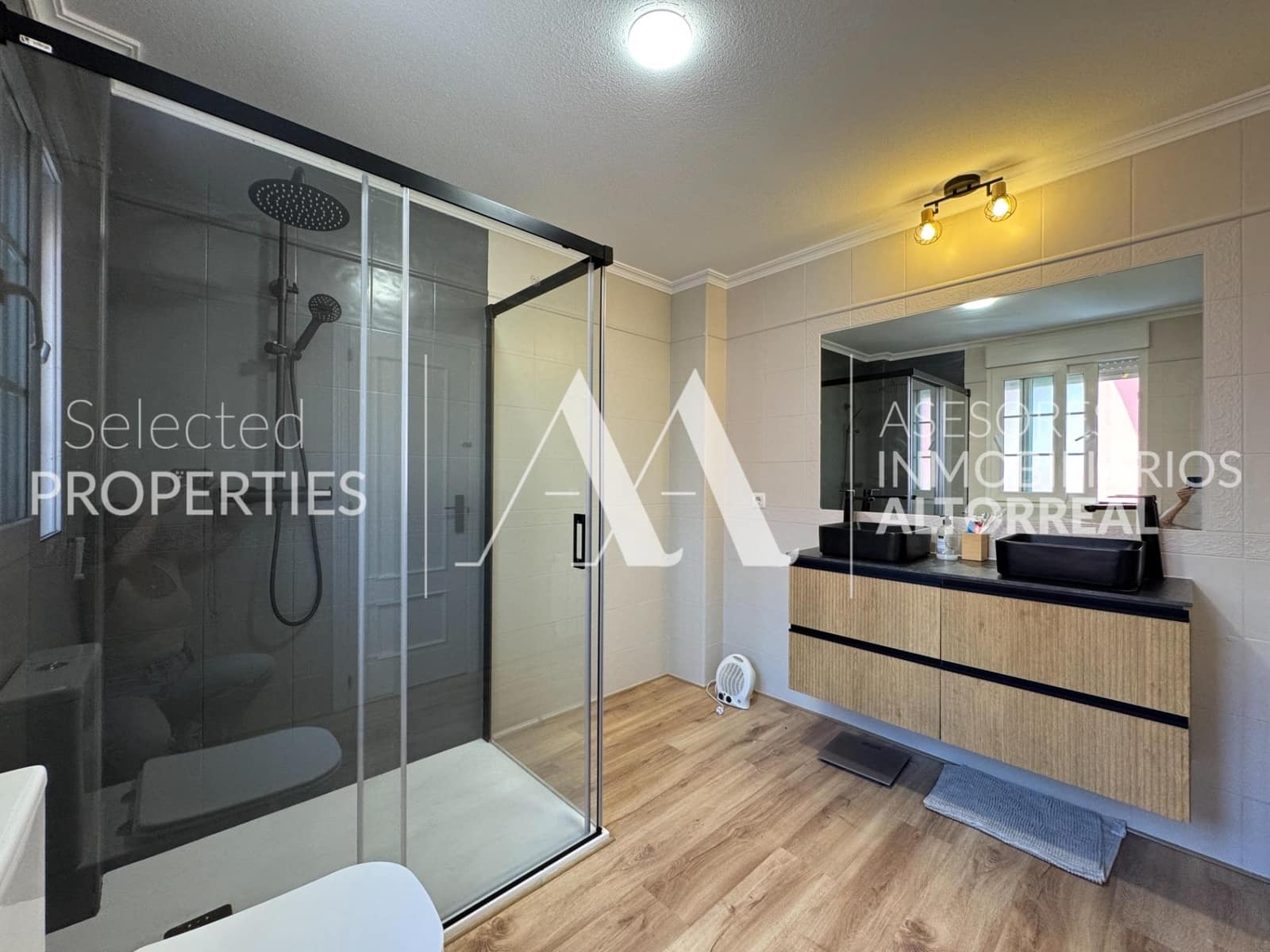 4 bedroom Semi-detached Villa for sale in Altorreal with pool garage - € 357,000 (Ref: 9057621)