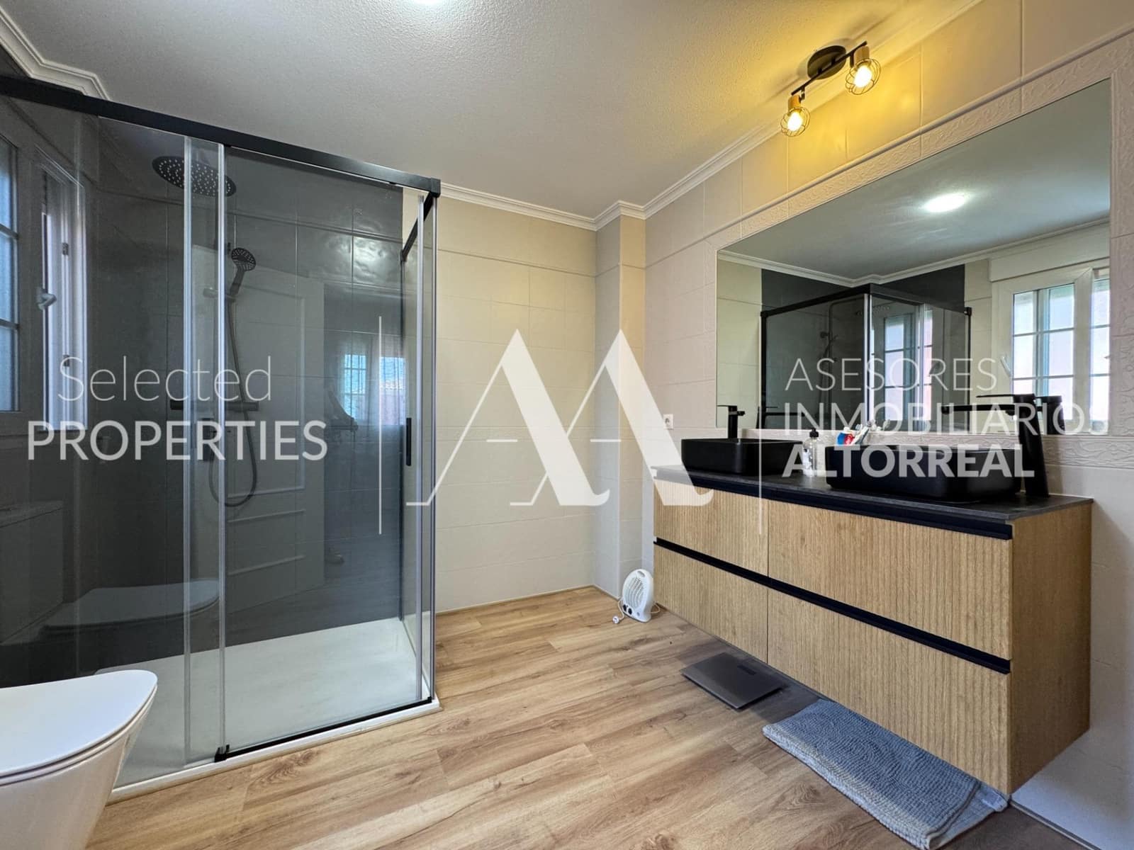 4 bedroom Semi-detached Villa for sale in Altorreal with pool garage - € 357,000 (Ref: 9057621)