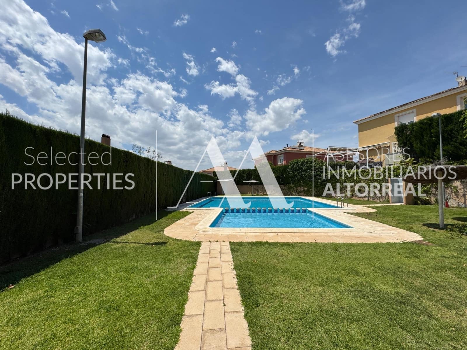 4 bedroom Semi-detached Villa for sale in Altorreal with pool garage - € 357,000 (Ref: 9057621)