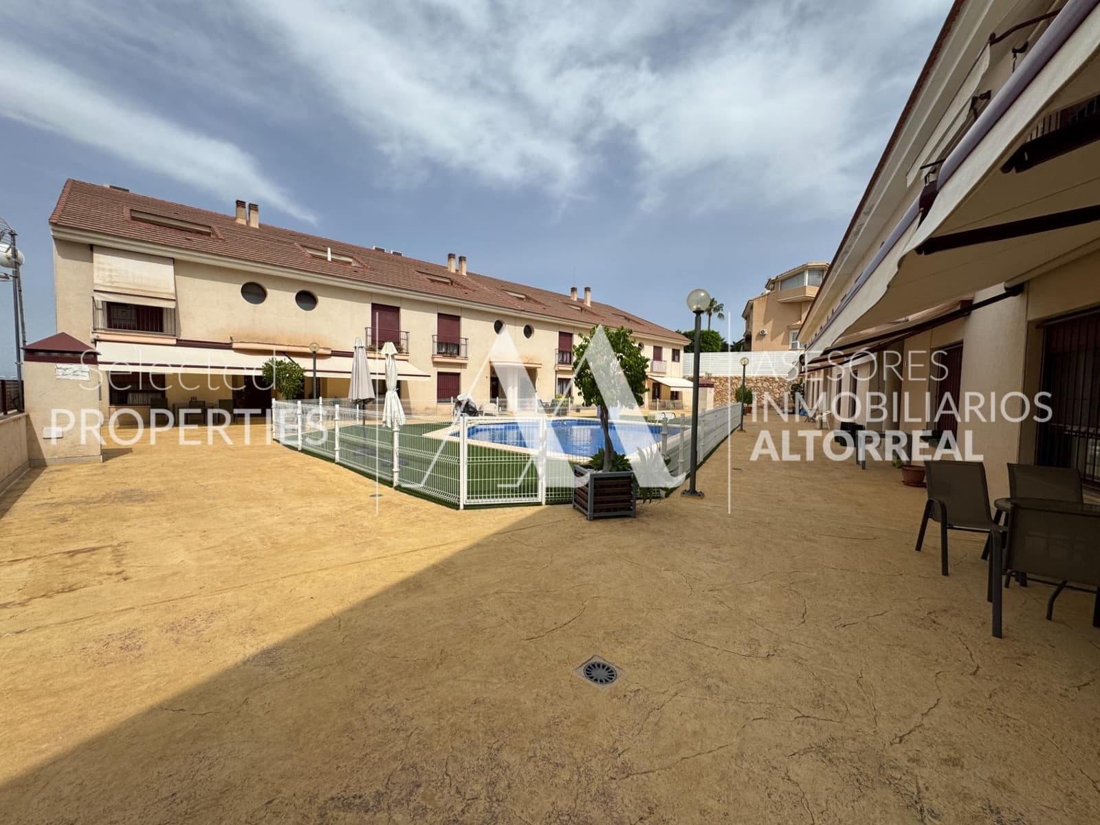 4 soverom Rekkehus til salgs i Altorreal med svømmebasseng garasje - € 275 000 (Ref: 9217427)