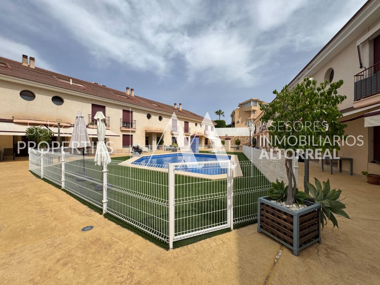 4 soverom Rekkehus til salgs i Altorreal med svømmebasseng garasje - € 275 000 (Ref: 9217427)