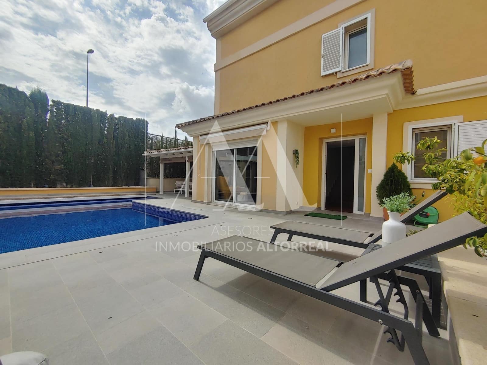 5 soveværelse Villa til salg i Altorreal med swimmingpool garage - € 420.000 (Ref: 9330666)