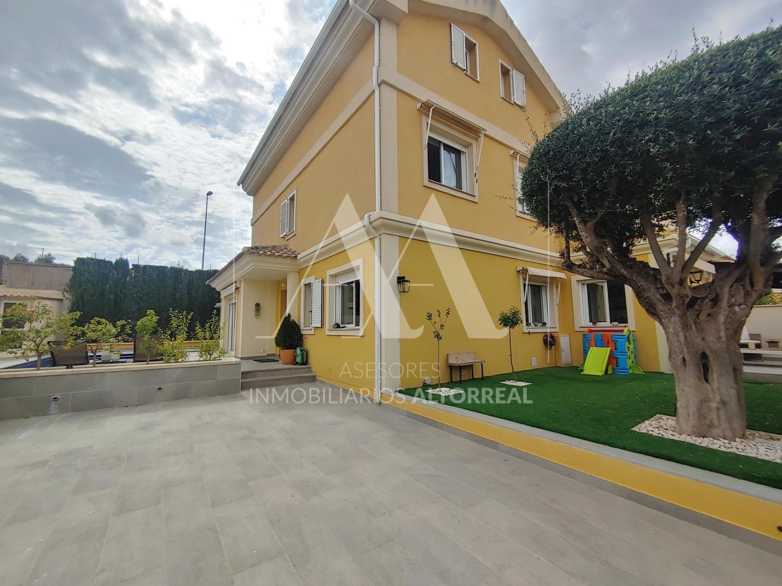 5 soveværelse Villa til salg i Altorreal med swimmingpool garage - € 420.000 (Ref: 9330666)