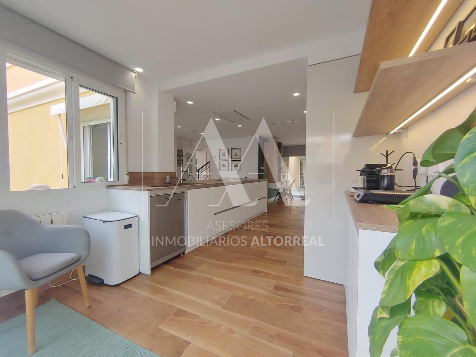 5 soveværelse Villa til salg i Altorreal med swimmingpool garage - € 420.000 (Ref: 9330666)