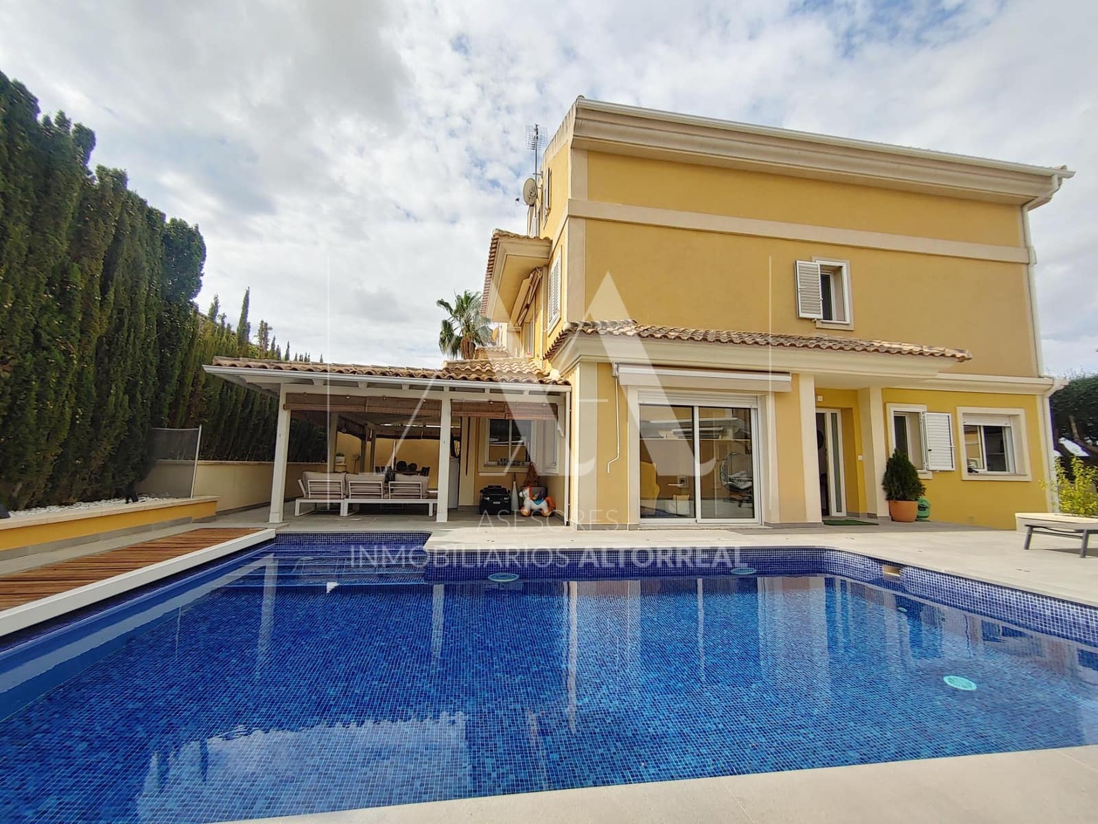 5 soveværelse Villa til salg i Altorreal med swimmingpool garage - € 420.000 (Ref: 9330666)